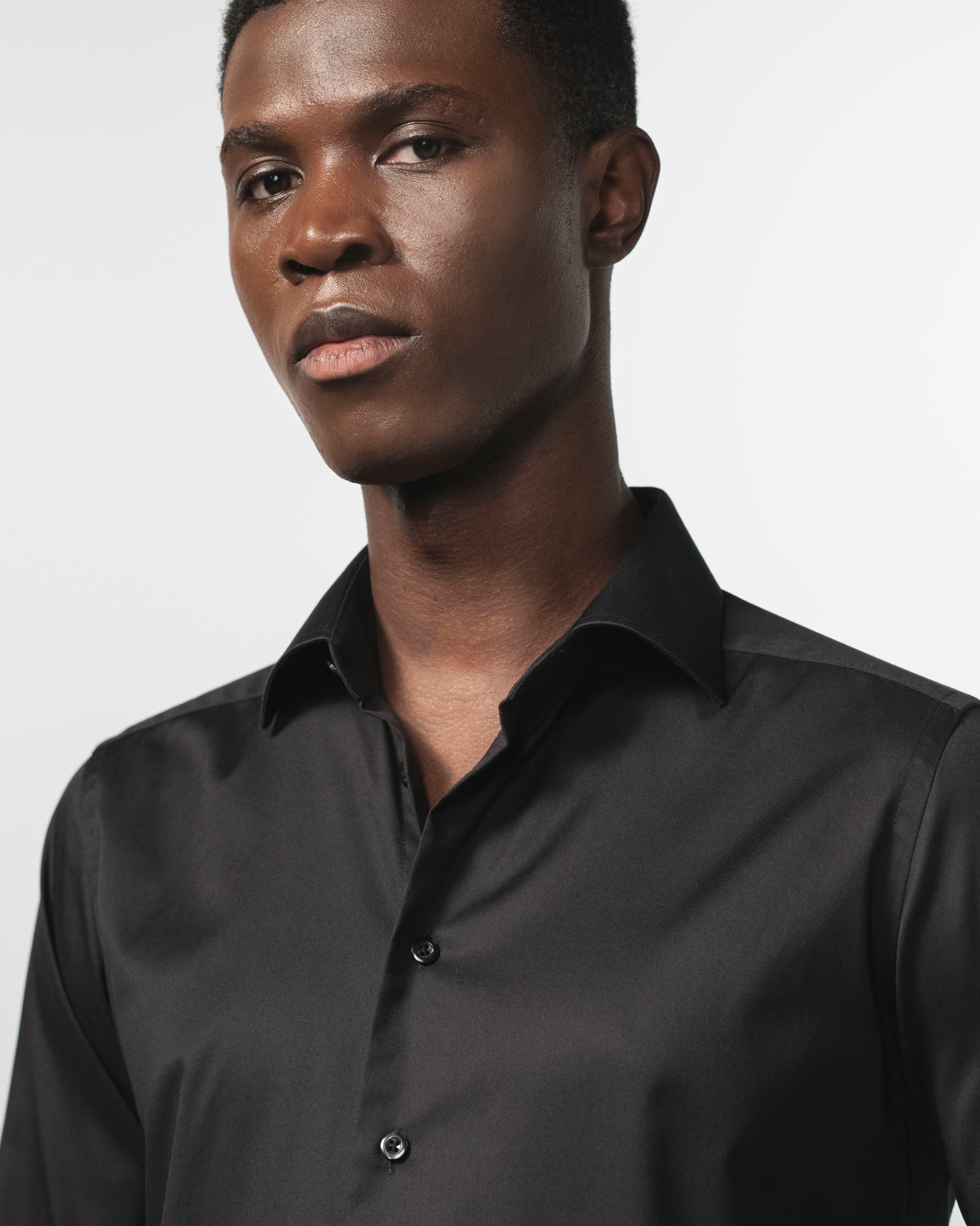 The Consultant Black collar
